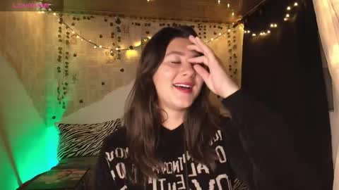 Snapshot of kisstarxxx chatting on 10.18.25 Helena and Brad online show from 10.18.25