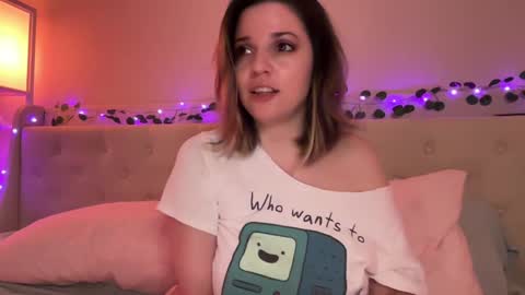 Snapshot of kitatochips chatting on 11.10.25 KitatoChips online show from 11.10.25