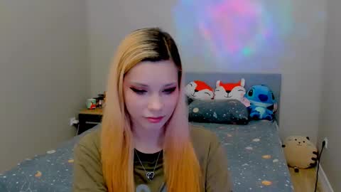 Snapshot of kitten_alisa chatting on 10.03.25 Alissa online show from 10.03.25