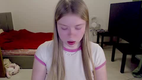 Snapshot of kitten_jenny01 chatting on 02.06.25 Jennyblonde and Emmabrunette online show from 02.06.25
