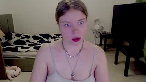 Snapshot of kitten_jenny01 chatting on 03.02.25 Jennyblonde and Emmabrunette online show from 03.02.25