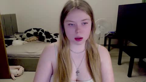 Snapshot of kitten_jenny01 chatting on 11.23.25 Jennyblonde and Emmabrunette online show from 11.23.25