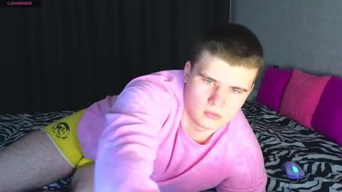 Snapshot of kittenmur chatting on 03.12.25 Vlad online show from 03.12.25