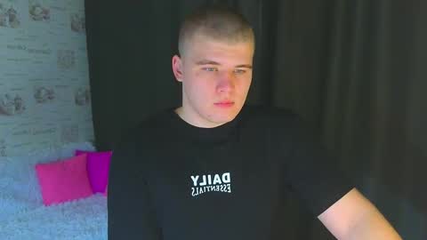 Snapshot of kittenmur chatting on 09.19.25 Vlad online show from 09.19.25