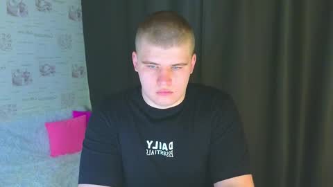 Snapshot of kittenmur chatting on 09.20.25 Vlad online show from 09.20.25