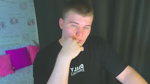 Snapshot of kittenmur chatting on 09.29.25 Vlad online show from 09.29.25