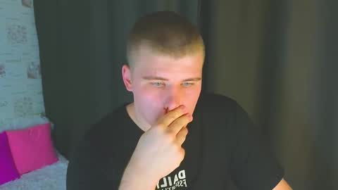 Snapshot of kittenmur chatting on 10.08.25 Vlad online show from 10.08.25