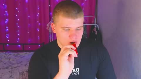 Snapshot of kittenmur chatting on 03.31.26 Vlad online show from 03.31.26