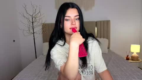 Snapshot of kitty_cut1ee_ chatting on 06.19.26 kitty_cut1ee_ online show from 06.19.26