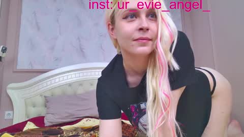 Evelyn online show from 05.10.26