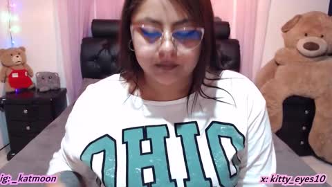 Snapshot of kitty_eyes chatting on 02.05.26 kitty online show from 02.05.26