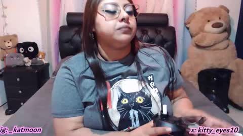 Snapshot of kitty_eyes chatting on 03.27.26 kitty online show from 03.27.26