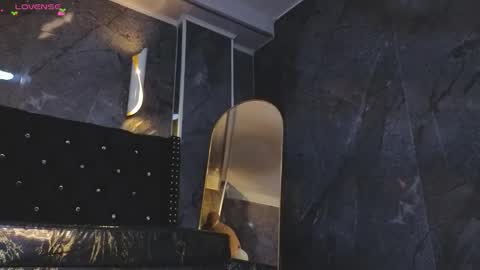 kitty_fox_b online show from 10.21.25