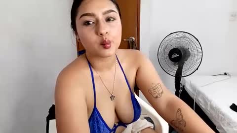 Snapshot of kitty_hottt_ chatting on 10.21.25 giss online show from 10.21.25