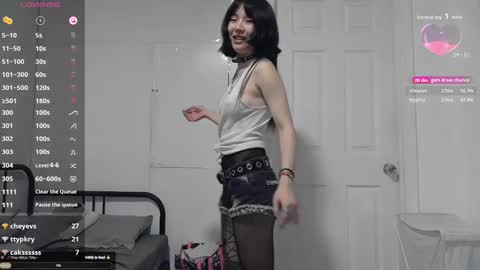 Snapshot of kitty_krush chatting on 09.20.25 Kitty online show from 09.20.25