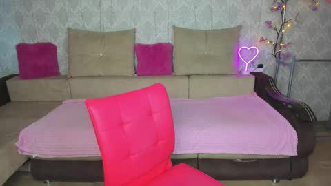 Snapshot of kitty_mila18 chatting on 11.02.25 kitty mila online show from 11.02.25