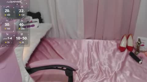 Snapshot of kitty_piex chatting on 09.14.25 kitty for you online show from 09.14.25