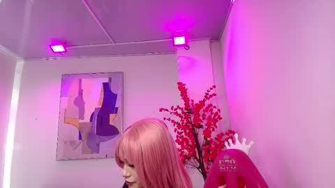 Snapshot of kitty_rouusse chatting on 10.04.25 Kitty  online show from 10.04.25