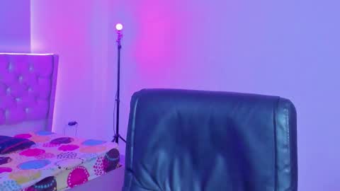 Snapshot of kitty_violet11 chatting on 02.21.26 kitty_violet11 online show from 02.21.26