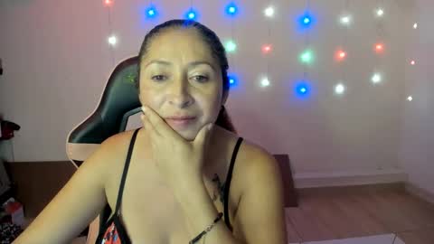 Snapshot of kitty_violet_ chatting on 12.30.24 violet online show from 12.30.24