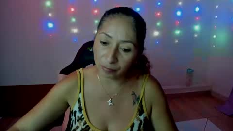 Snapshot of kitty_violet_ chatting on 01.11.25 violet online show from 01.11.25