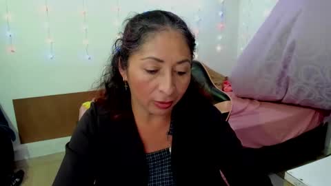 Snapshot of kitty_violet_ chatting on 01.26.25 violet online show from 01.26.25