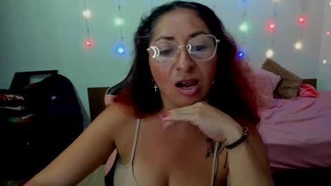 Snapshot of kitty_violet_ chatting on 01.26.25 violet online show from 01.26.25