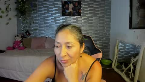 Snapshot of kitty_violet_ chatting on 09.16.25 violet online show from 09.16.25