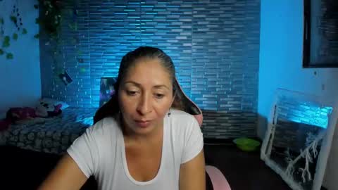 Snapshot of kitty_violet_ chatting on 09.28.25 violet online show from 09.28.25