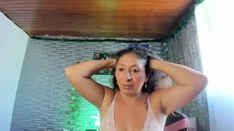 Snapshot of kitty_violet_ chatting on 10.24.25 violet online show from 10.24.25