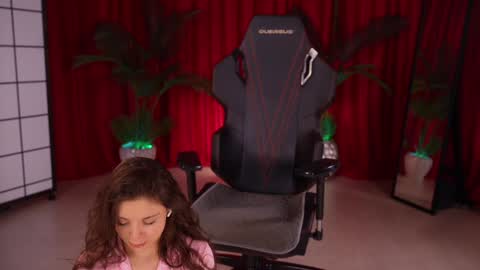 Snapshot of kittycaitlin chatting on 12.17.25 Katya online show from 12.17.25