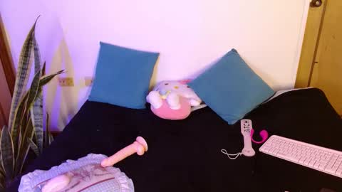 LAURA  help me reach 100likes online show from 10.30.25