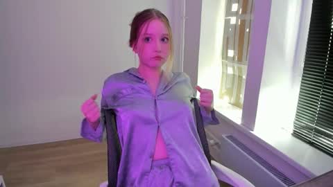 Snapshot of kittydollstella chatting on 12.15.25 kittydollstella online show from 12.15.25