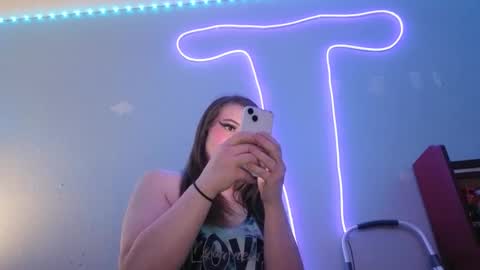 Snapshot of kittykat_1999 chatting on 10.01.25 kittykat 1999 online show from 10.01.25