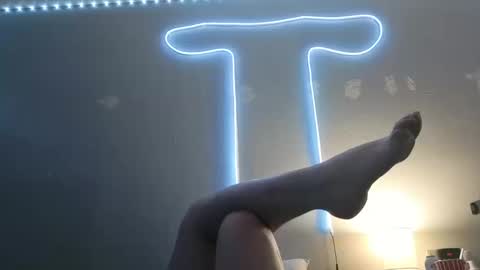 Snapshot of kittykat_1999 chatting on 10.13.25 kittykat 1999 online show from 10.13.25