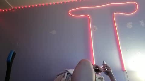 Snapshot of kittykat_1999 chatting on 10.16.25 kittykat 1999 online show from 10.16.25