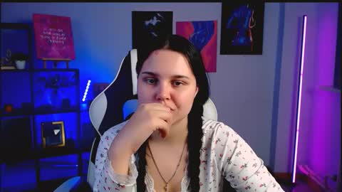 Snapshot of kittykriss_ chatting on 12.13.25 kittykriss_ online show from 12.13.25