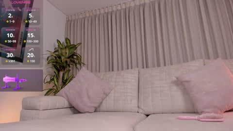 Snapshot of kittyskirtt chatting on 11.23.25 Sebastian online show from 11.23.25