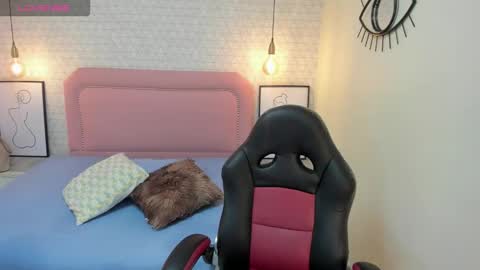  K I T T  Y  online show from 10.21.25