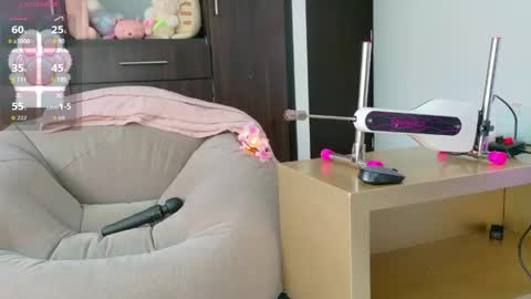  K I T T  Y  online show from 06.04.26