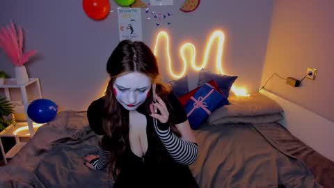 Rina online show from 10.31.25