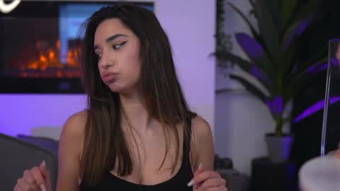 Snapshot of kity_sweet chatting on 01.23.25 Erika online show from 01.23.25