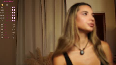 Snapshot of kity_sweet chatting on 10.03.25 Erika online show from 10.03.25