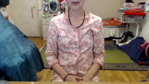 Snapshot of kiuminberry chatting on 09.12.25 KiuminBerry online show from 09.12.25