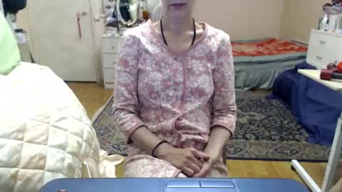 Snapshot of kiuminberry chatting on 11.15.25 KiuminBerry online show from 11.15.25