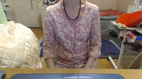 Snapshot of kiuminberry chatting on 12.03.25 KiuminBerry online show from 12.03.25