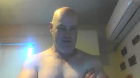 Snapshot of kiwiguy19773 chatting on 02.14.25 kiwiguy19773 online show from 02.14.25