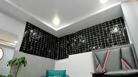 klariz09 online show from 11.18.25