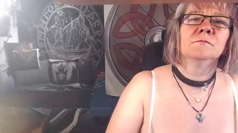 Snapshot of kleiner_teufel chatting on 06.12.26 Michelle online show from 06.12.26