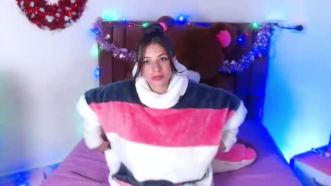 Snapshot of kloe_28 chatting on 12.12.24 Kloe online show from 12.12.24